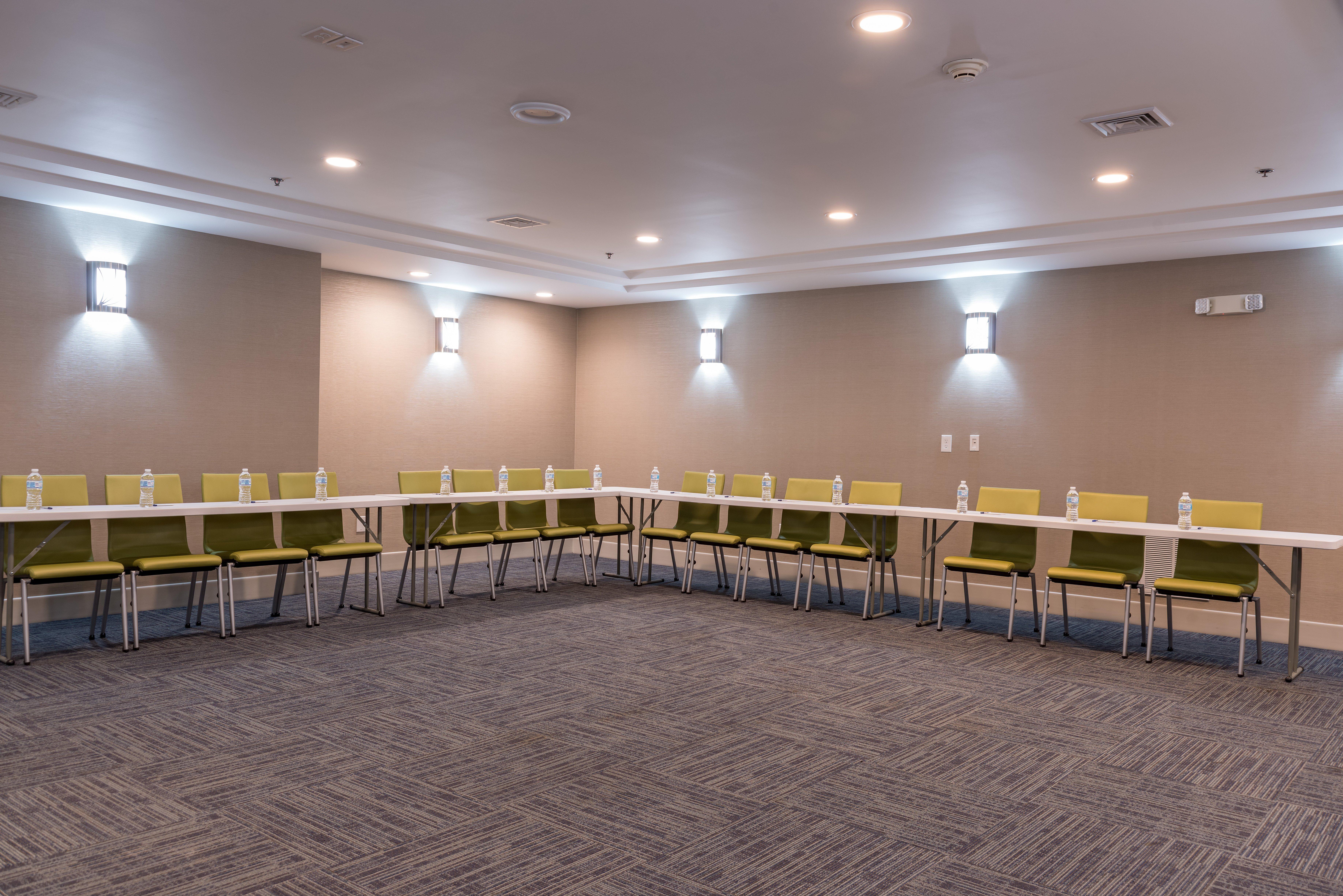 Holiday Inn Express Hartford-Newington By Ihg Exterior photo