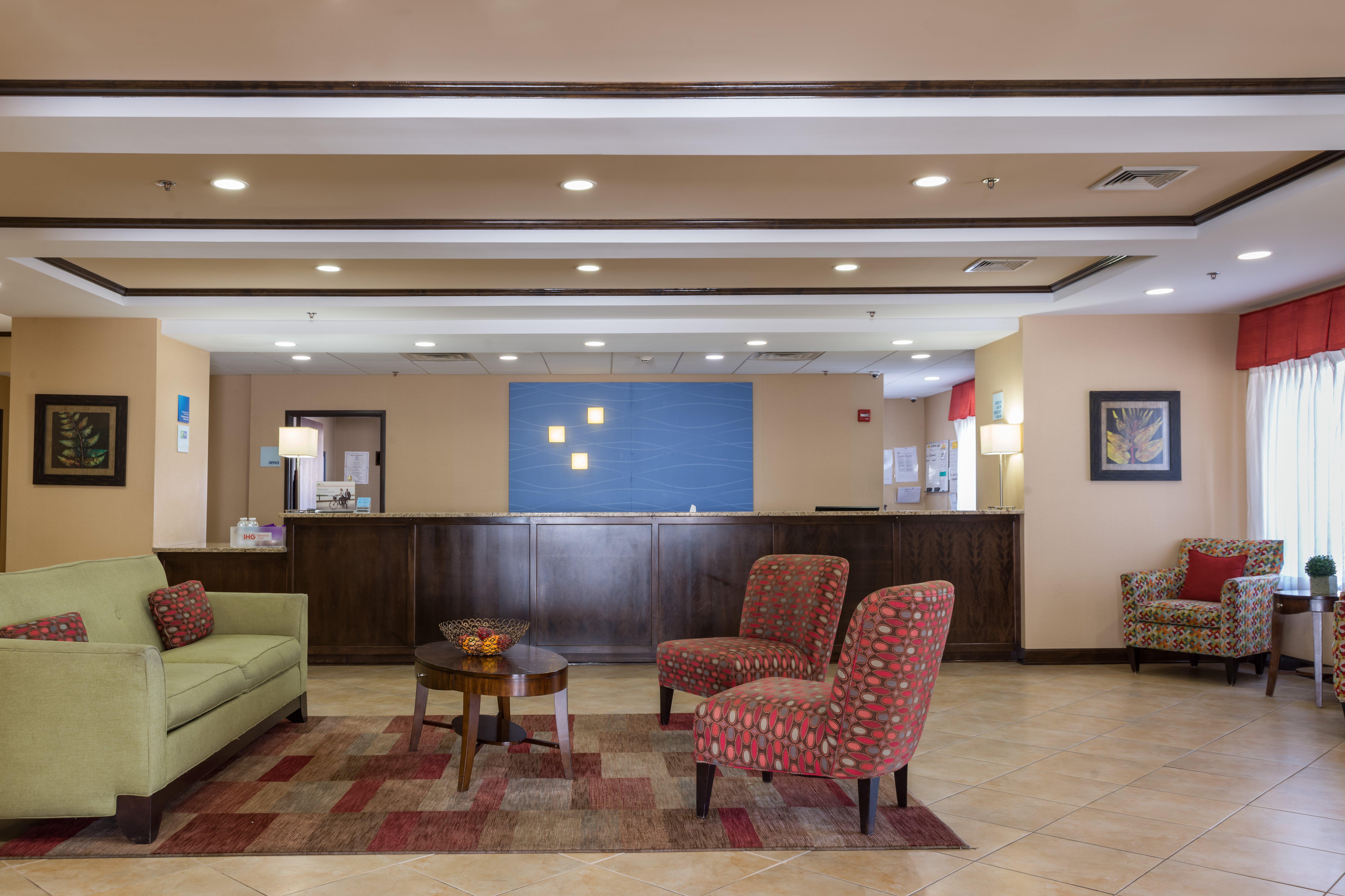 Holiday Inn Express Hartford-Newington By Ihg Exterior photo