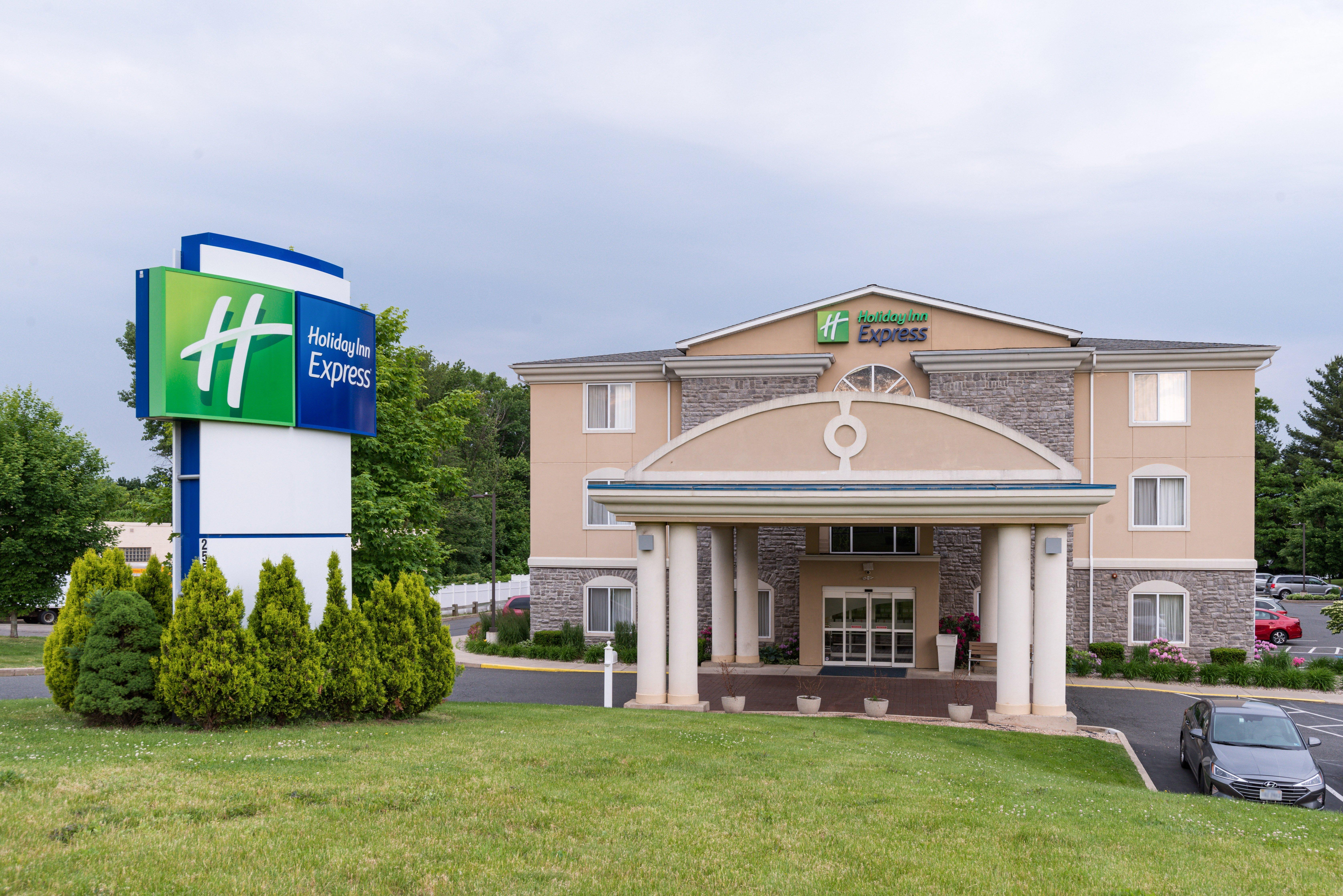 Holiday Inn Express Hartford-Newington By Ihg Exterior photo