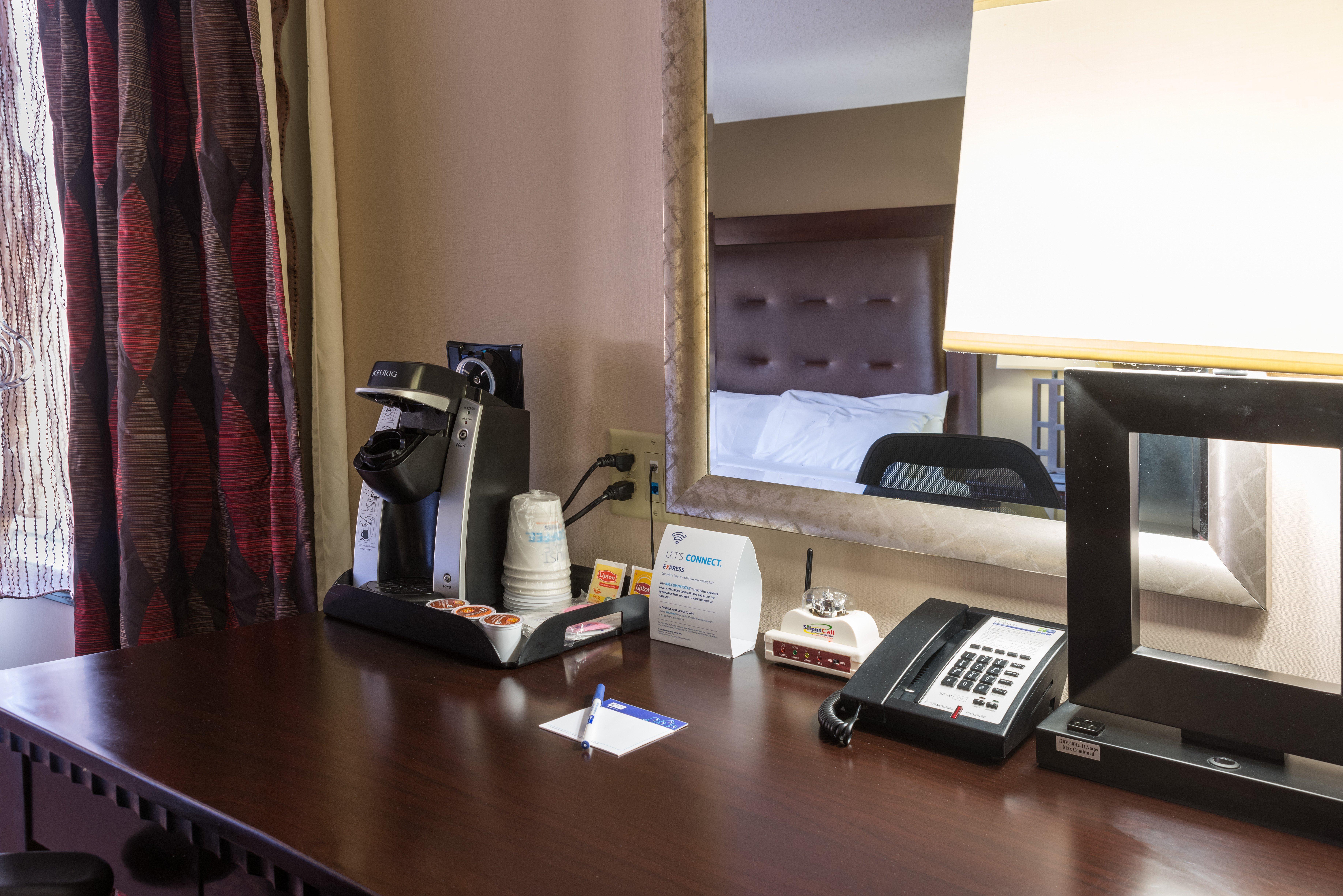 Holiday Inn Express Hartford-Newington By Ihg Exterior photo