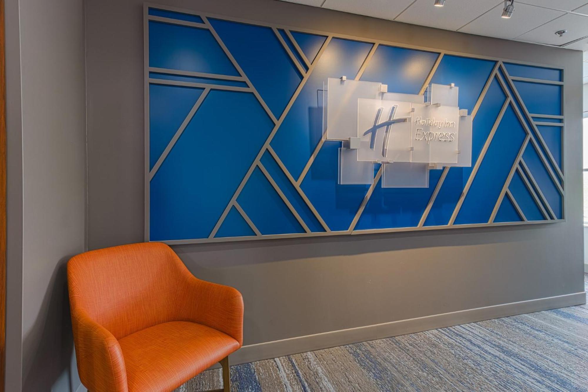Holiday Inn Express Hartford-Newington By Ihg Exterior photo