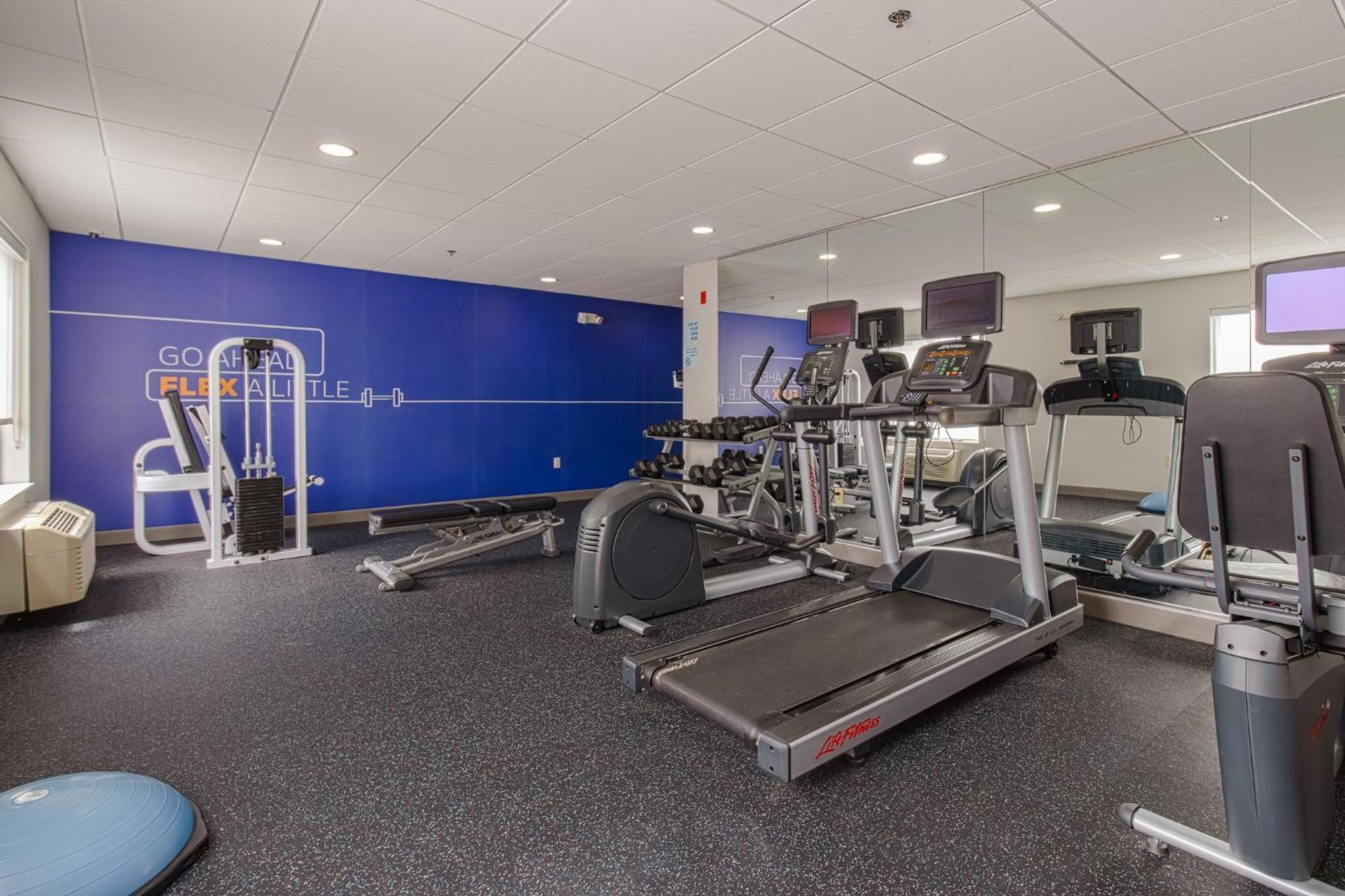 Holiday Inn Express Hartford-Newington By Ihg Exterior photo