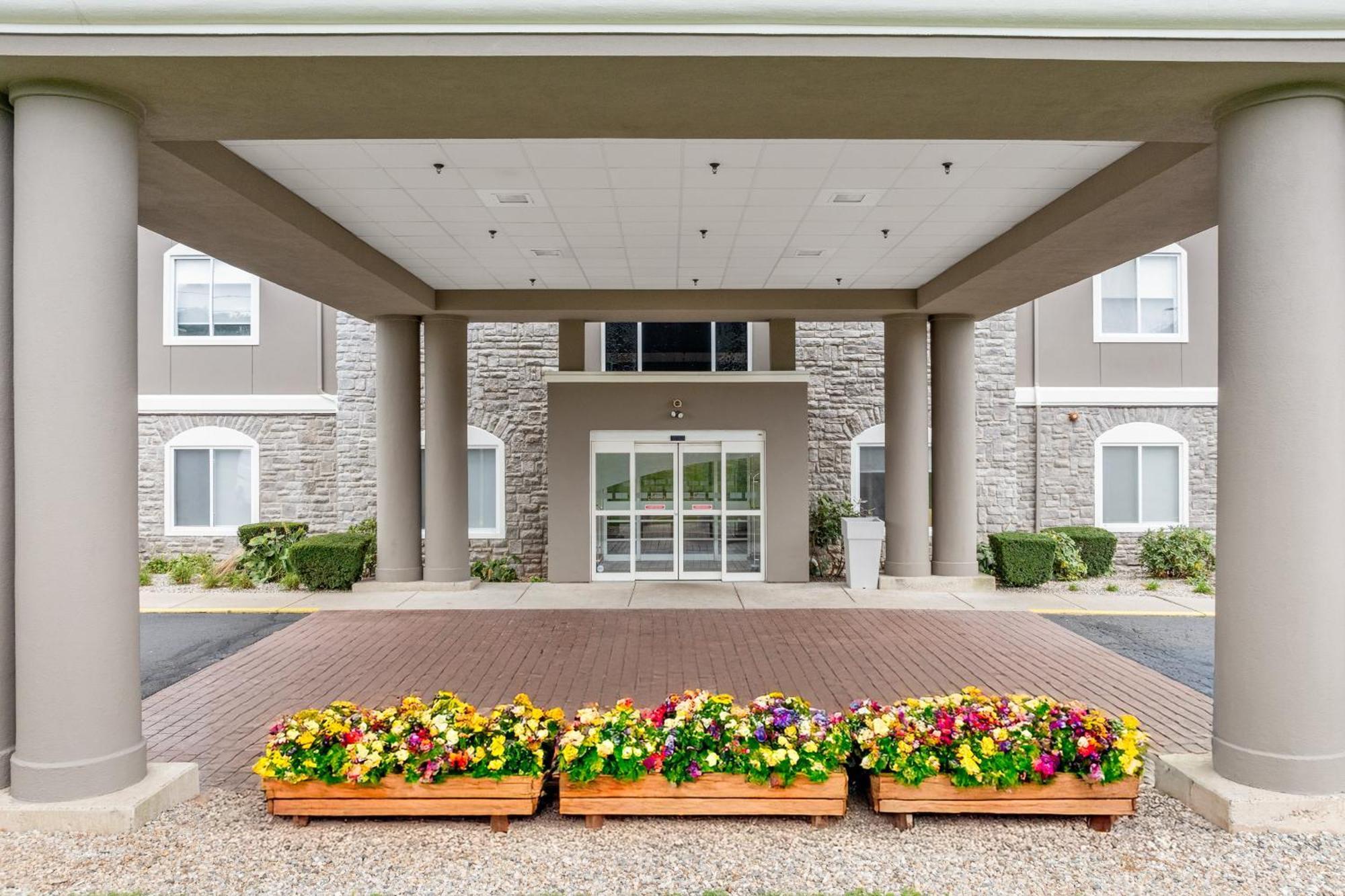 Holiday Inn Express Hartford-Newington By Ihg Exterior photo