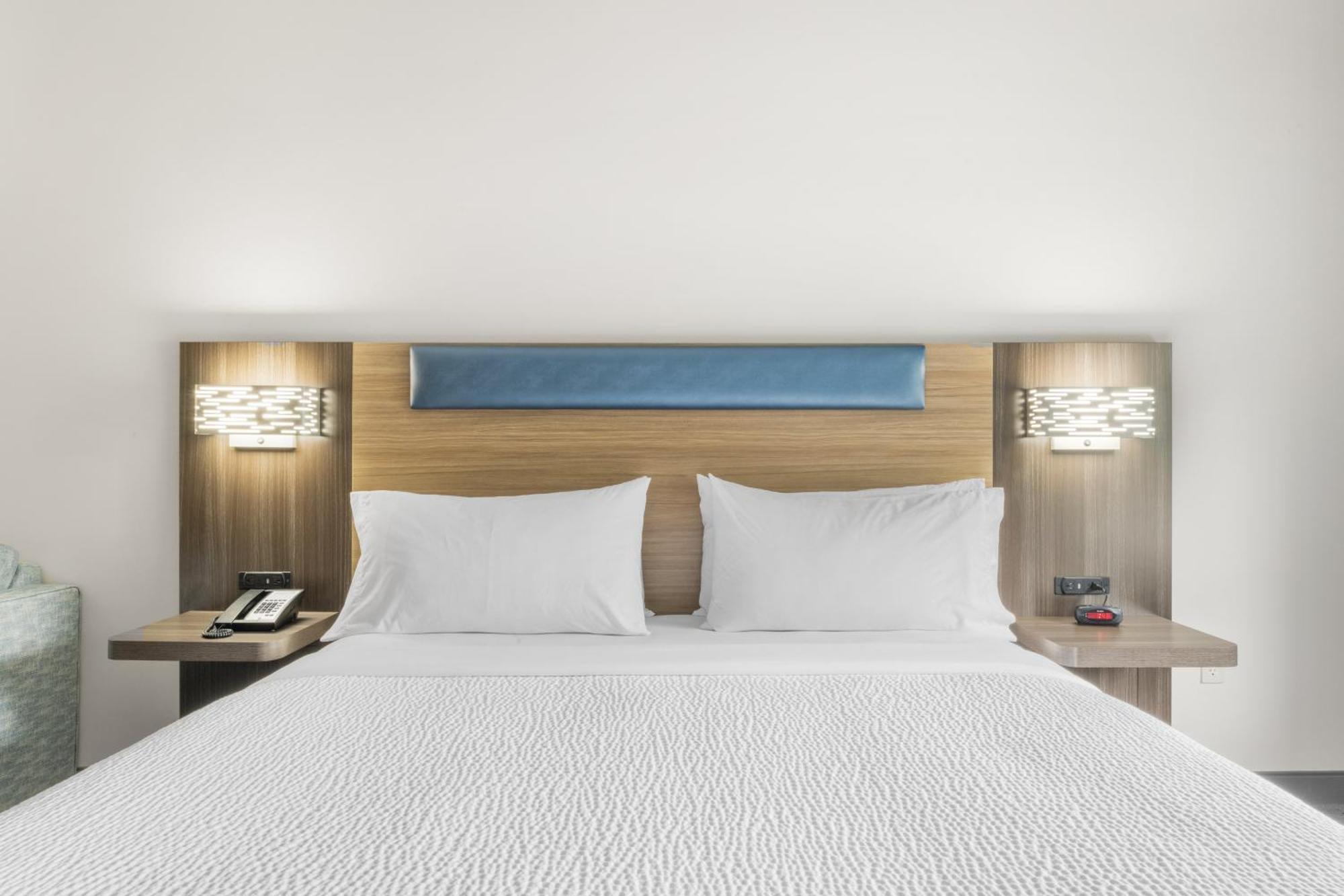 Holiday Inn Express Hartford-Newington By Ihg Exterior photo