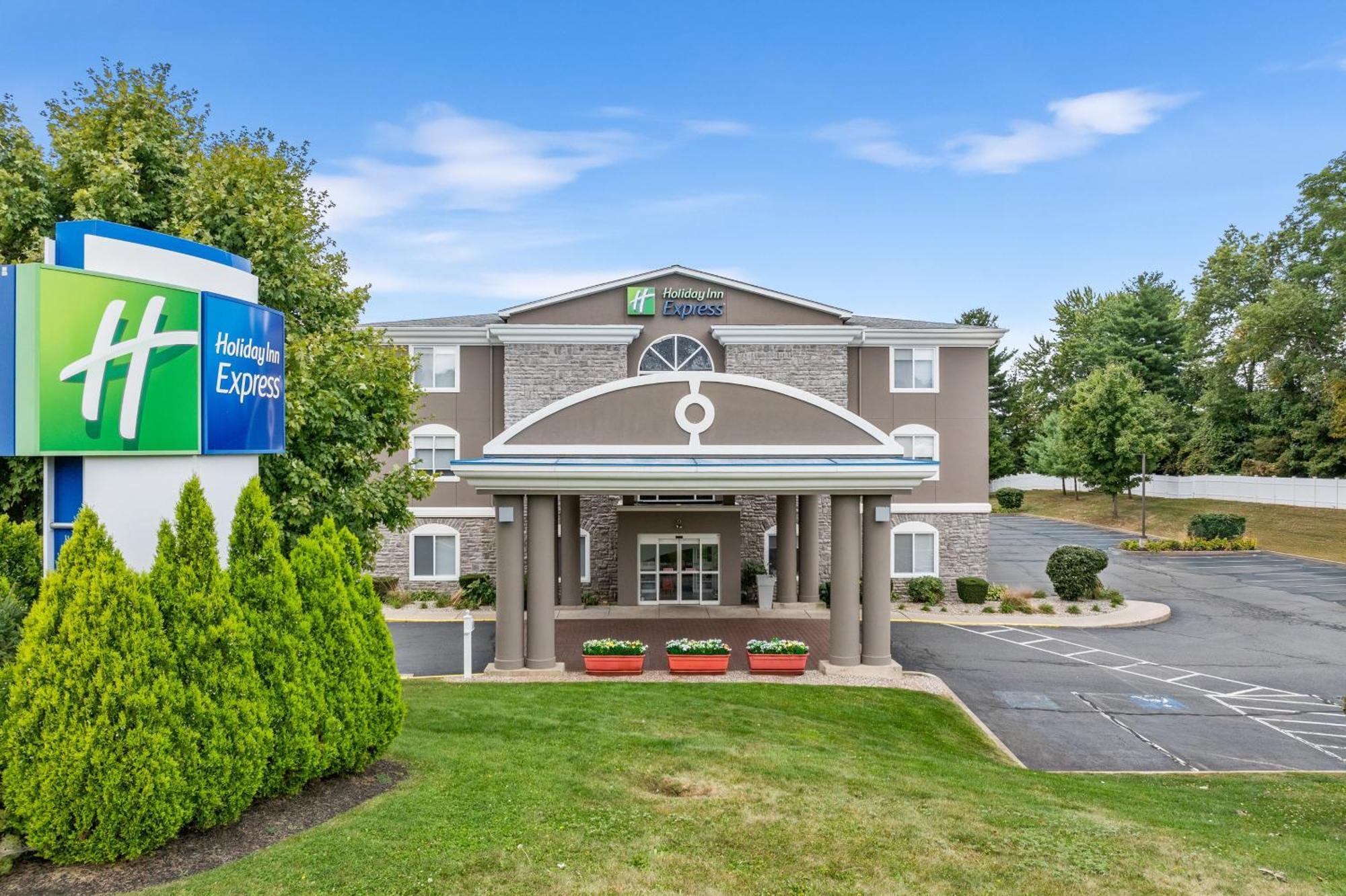 Holiday Inn Express Hartford-Newington By Ihg Exterior photo