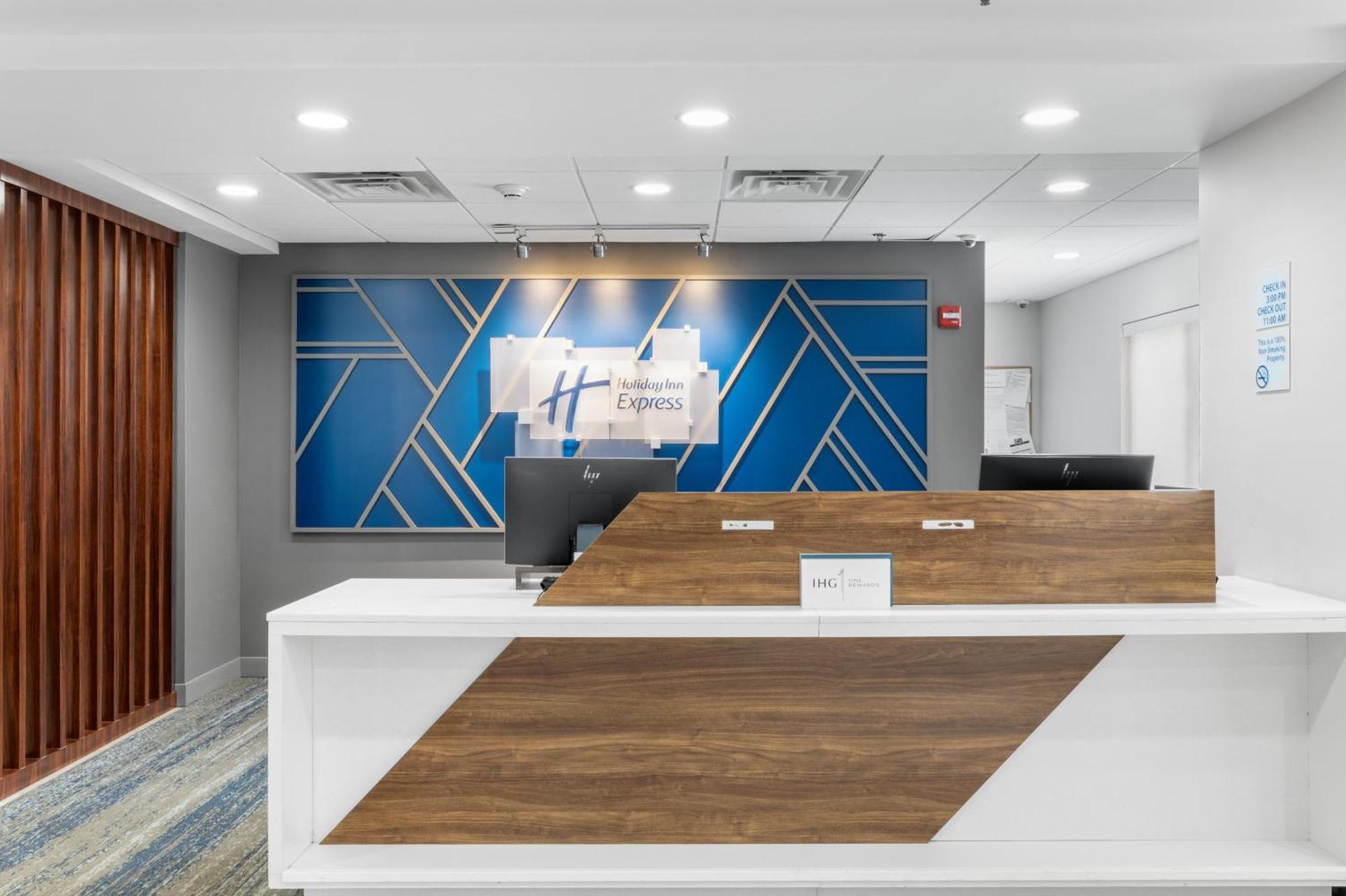 Holiday Inn Express Hartford-Newington By Ihg Exterior photo