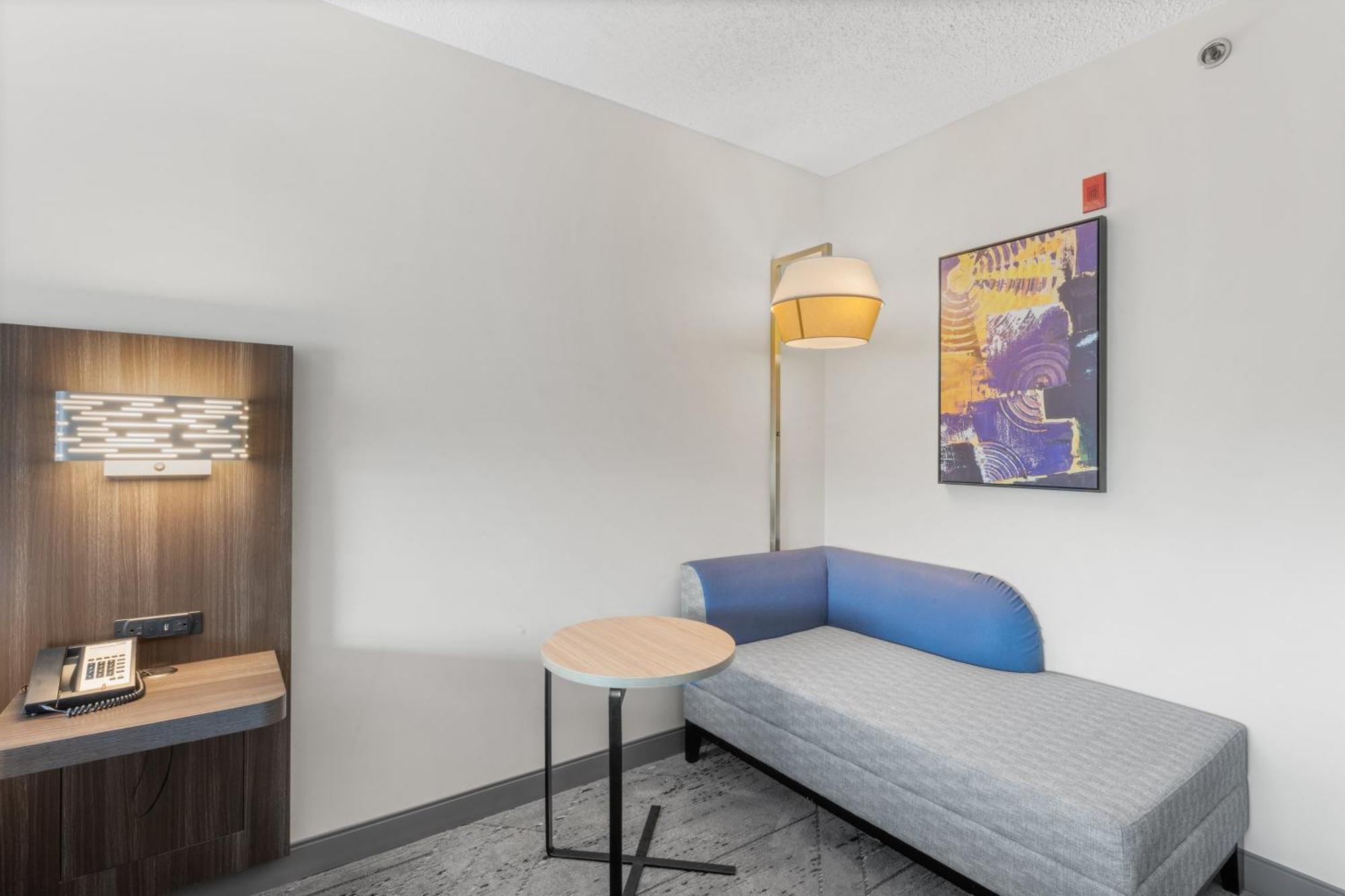 Holiday Inn Express Hartford-Newington By Ihg Exterior photo
