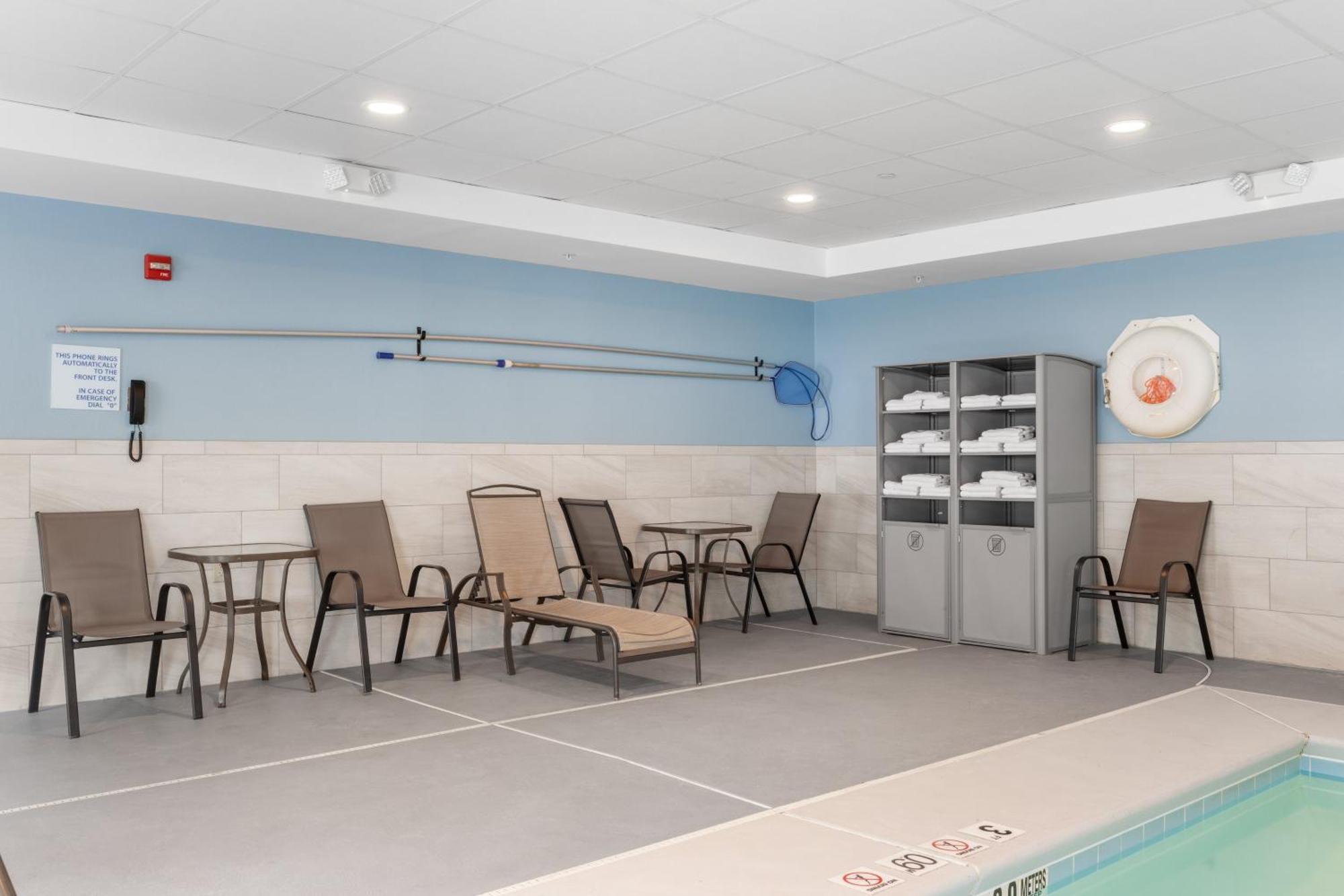 Holiday Inn Express Hartford-Newington By Ihg Exterior photo