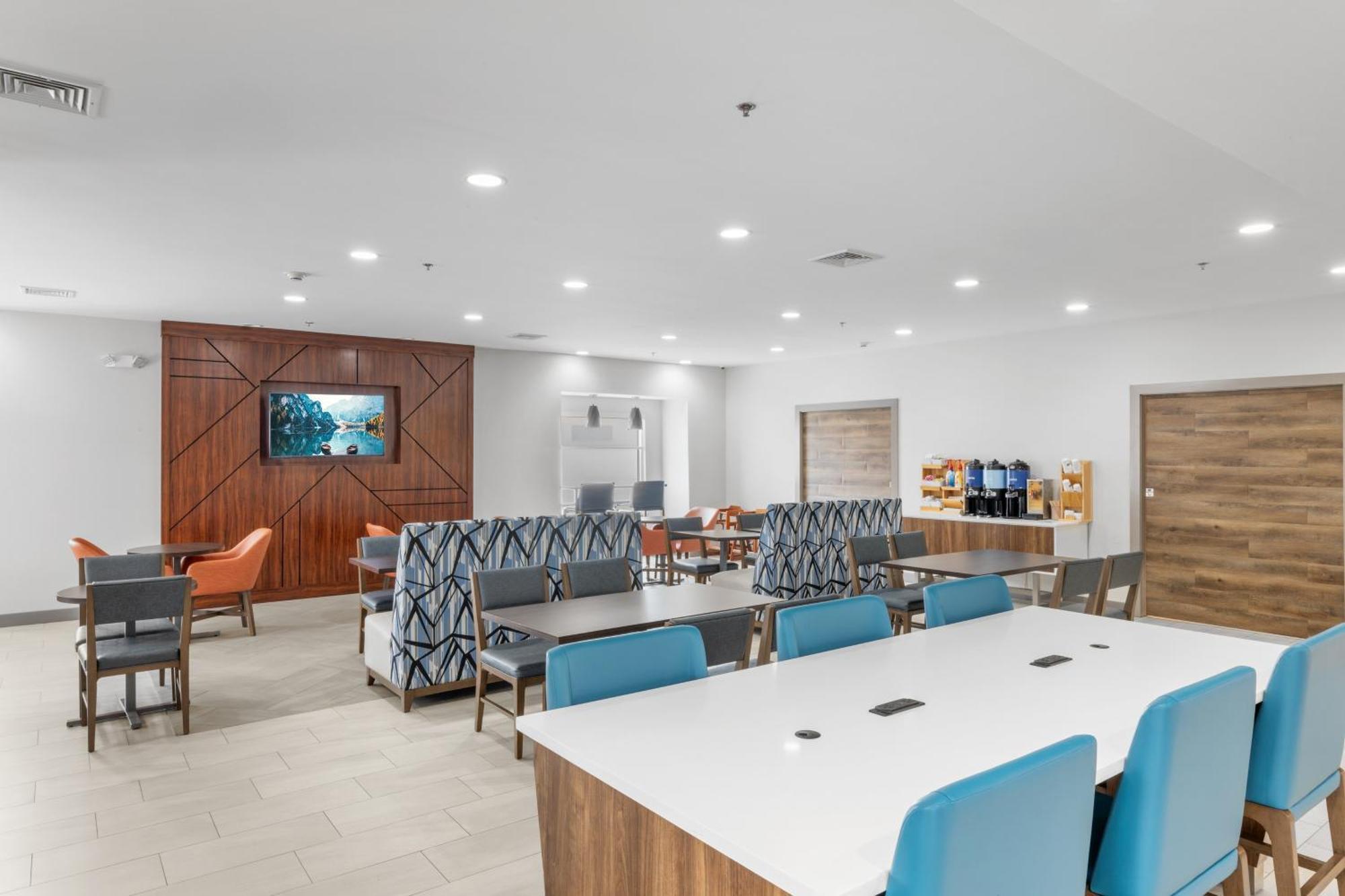 Holiday Inn Express Hartford-Newington By Ihg Exterior photo